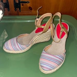 Bandolino wedges